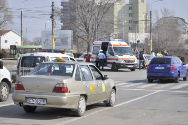 Motociclist băgat în spital de şoferul unui Cielo